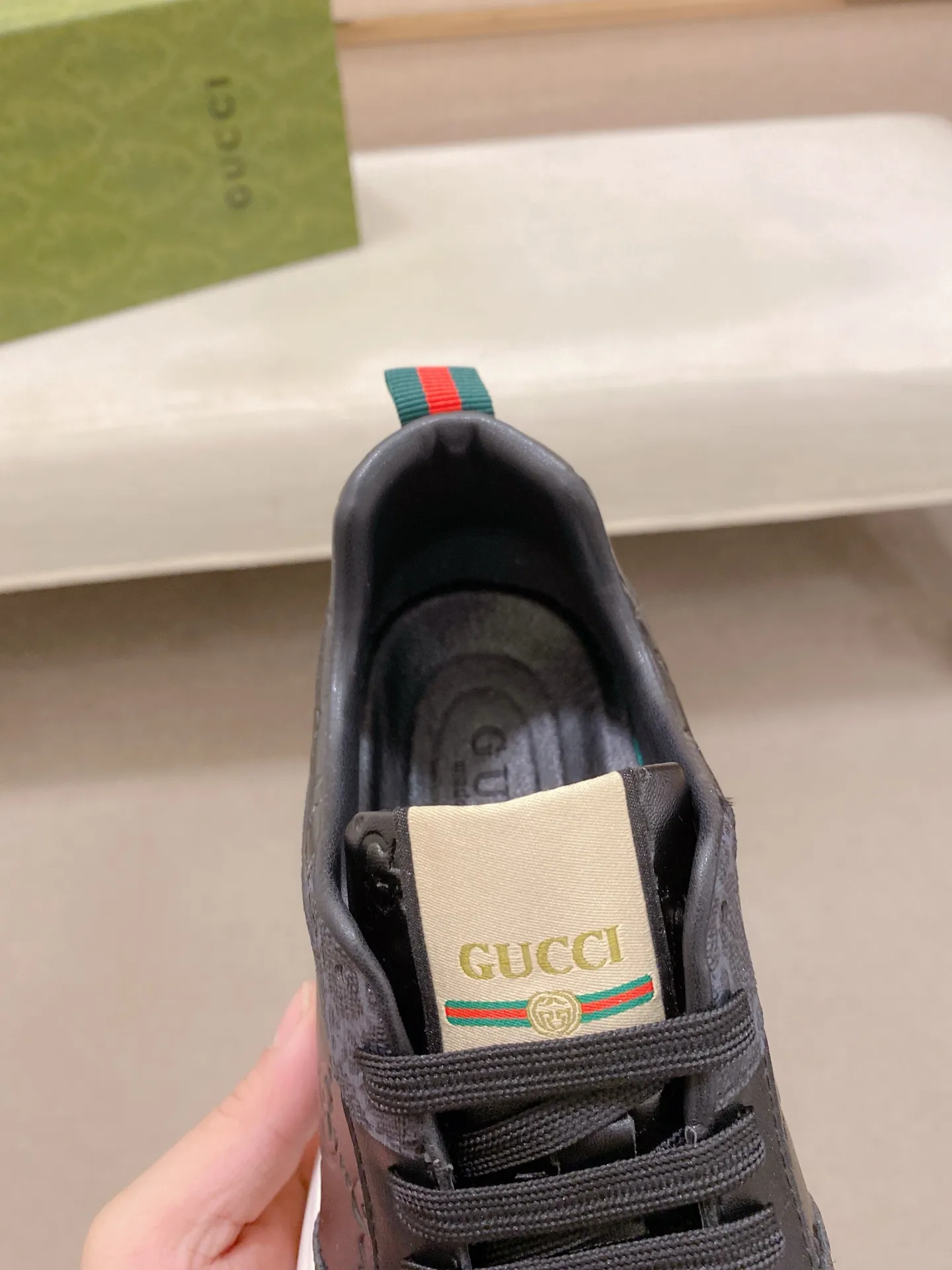 Factory price 442 men's shoes 💰New GUCCI (Gucci) counters are on the market at the same time, new men's shoes, 😘fabrics are selected imported cowhide, lining: sheepskin lining. 👍🏿 High-end ☄️ air-cushion molded anti-slip rubber outsole, exquisite lines, simple and elegant, comfortable and high-end for leisure travel. Code number: 38 to 44 (45 can be customized and cannot be returned or exchanged)